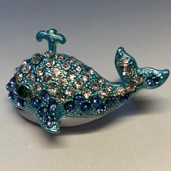 COPY - Cute Whale  Brooch Pin with crystal - Picture 1 of 7